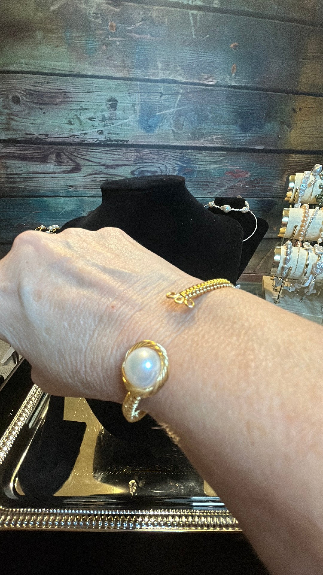 Single white pearl gold cuff bracelet