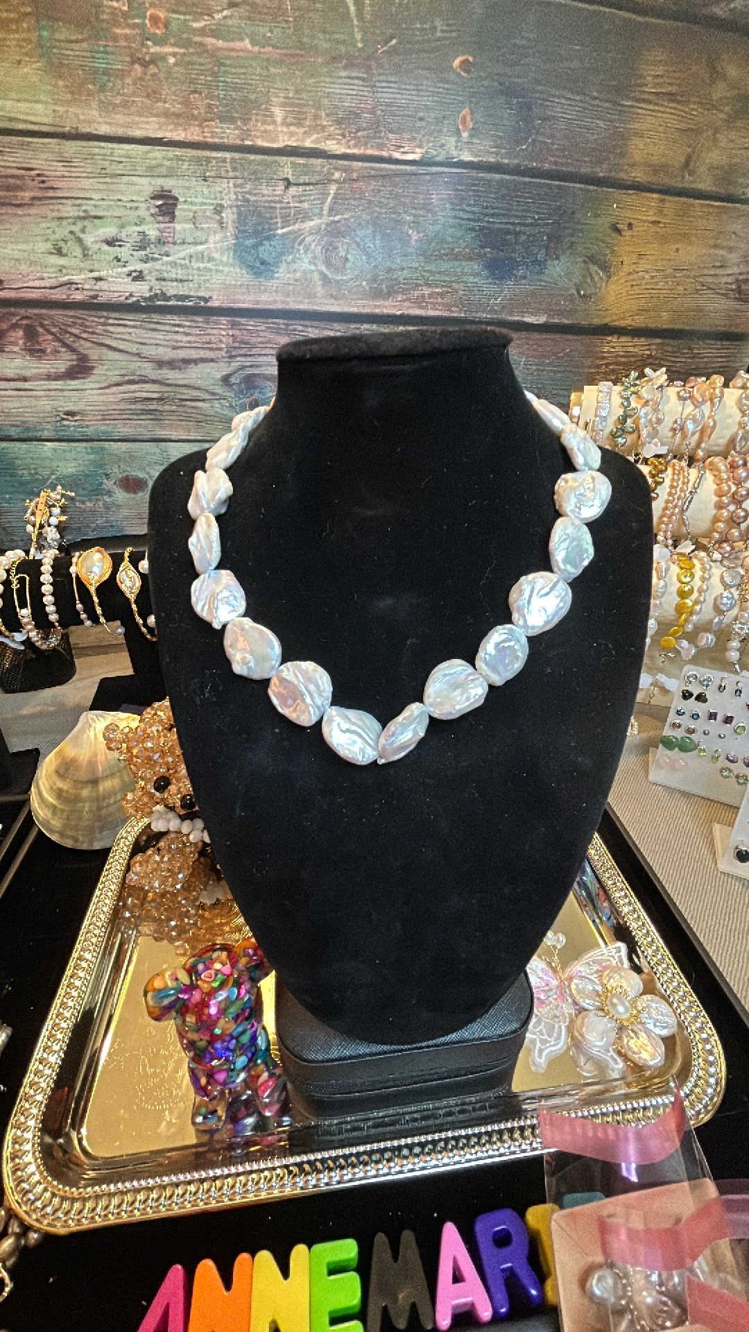 Stunning simple baroque necklace