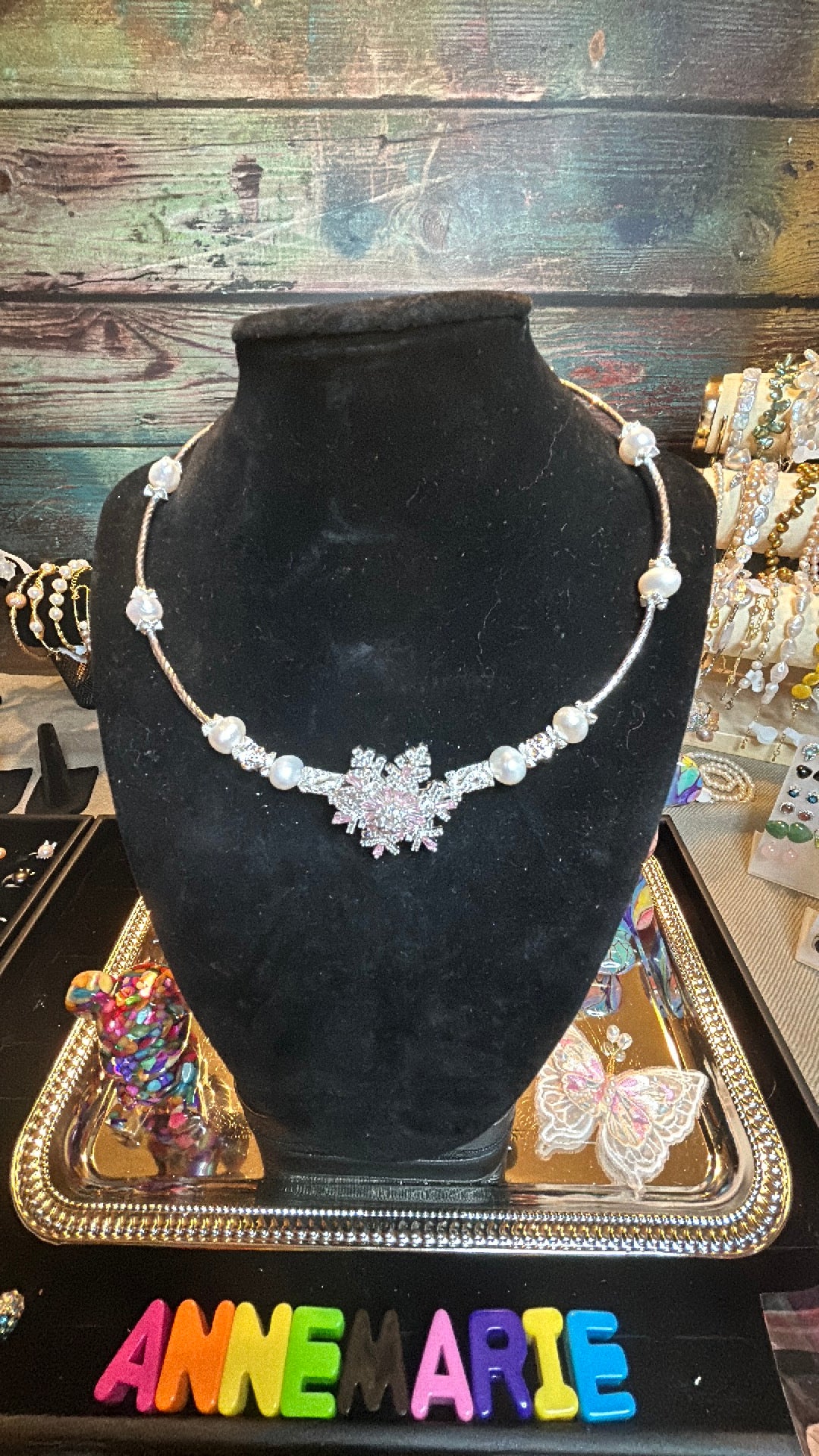 Snowflake pearl choker