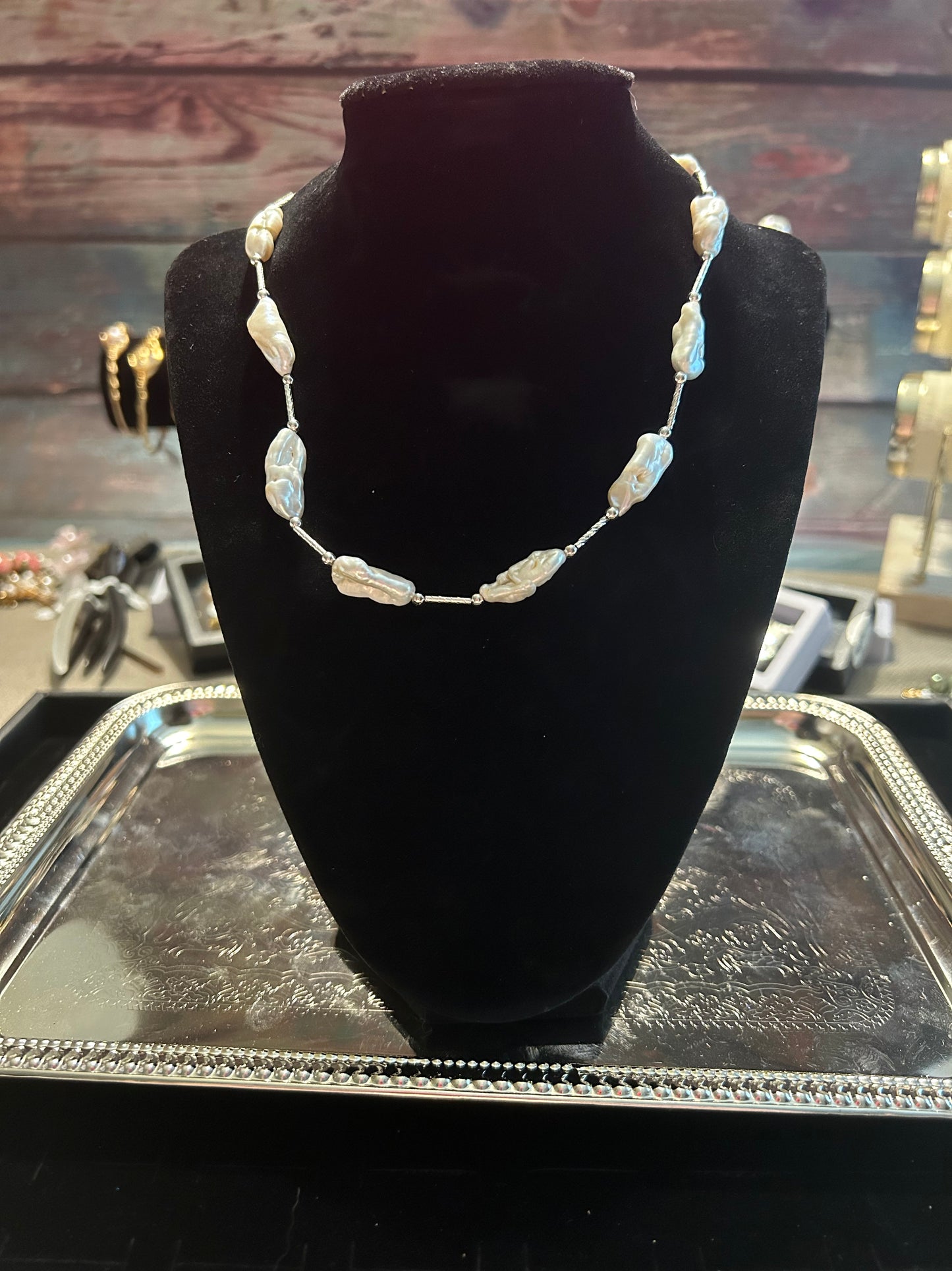 Small baroque necklace