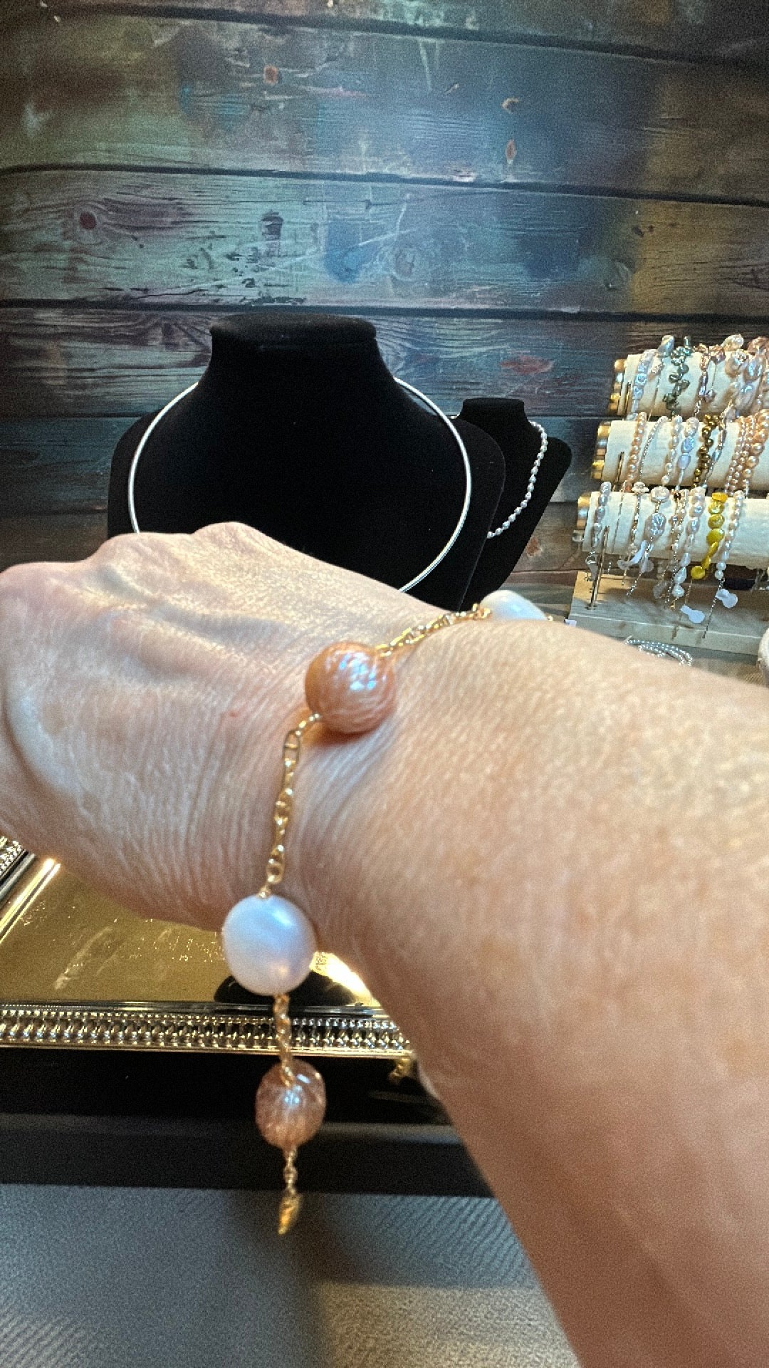 Peach dragon scale & baroque pearls bracelet