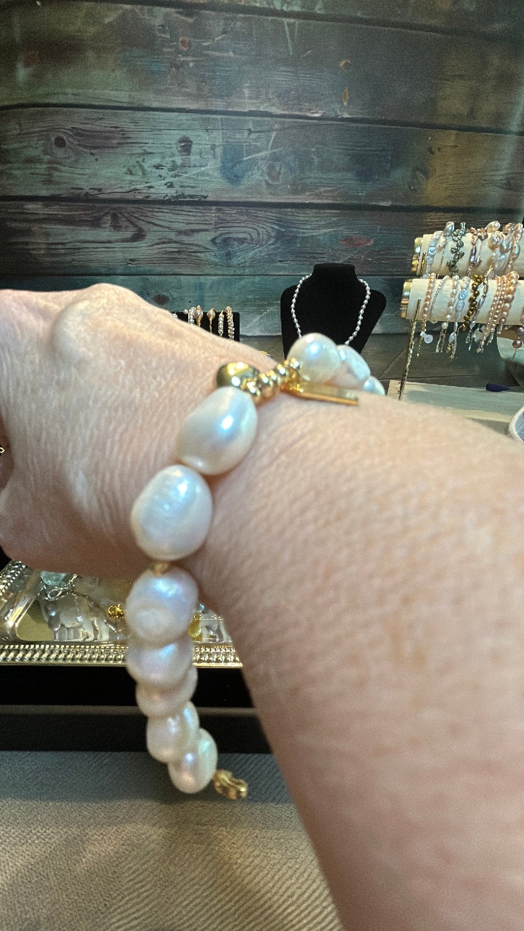 White baroque with gold heart & tag charms bracelet