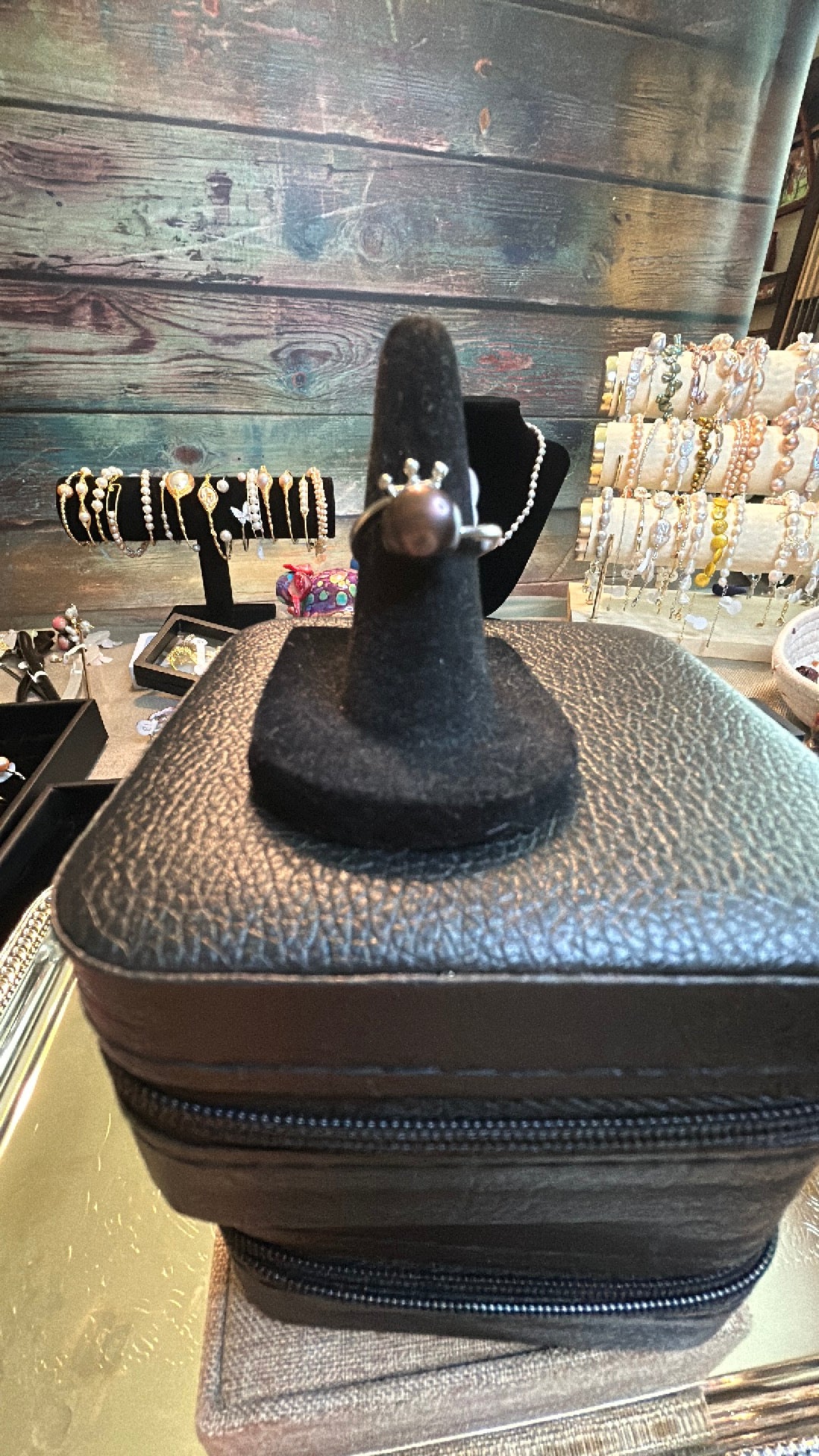 Black pearl single ring adjustable