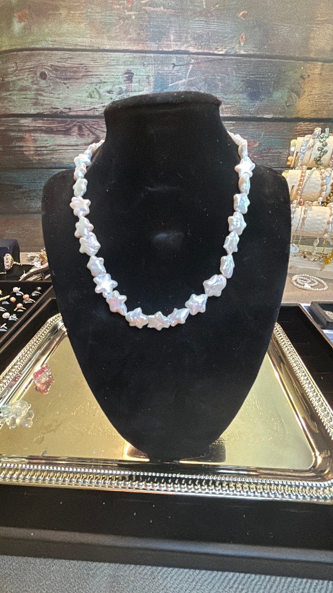 White super lustrous star baroque necklace