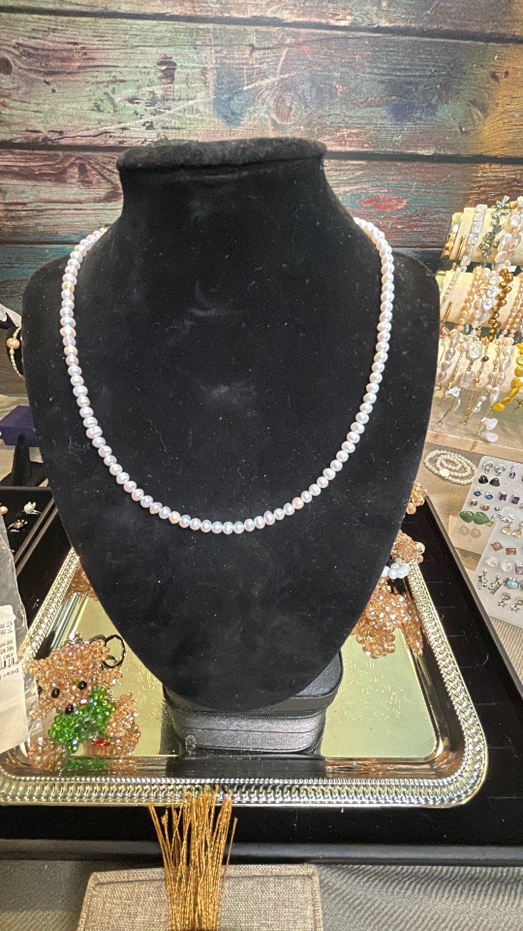 White baby pearl necklace