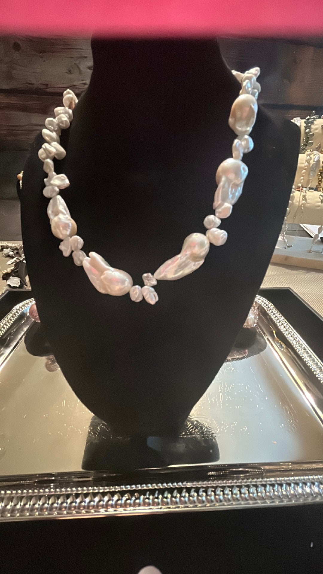 Mixed petal & baroque necklace