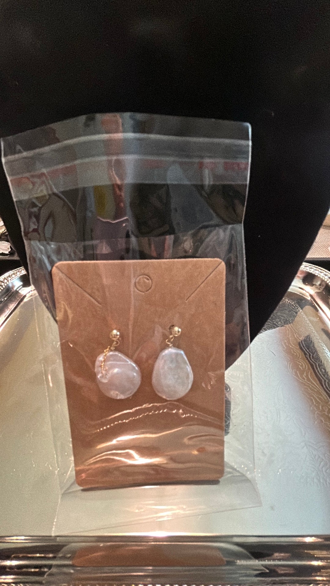 Teardrop shaped baroque earrings