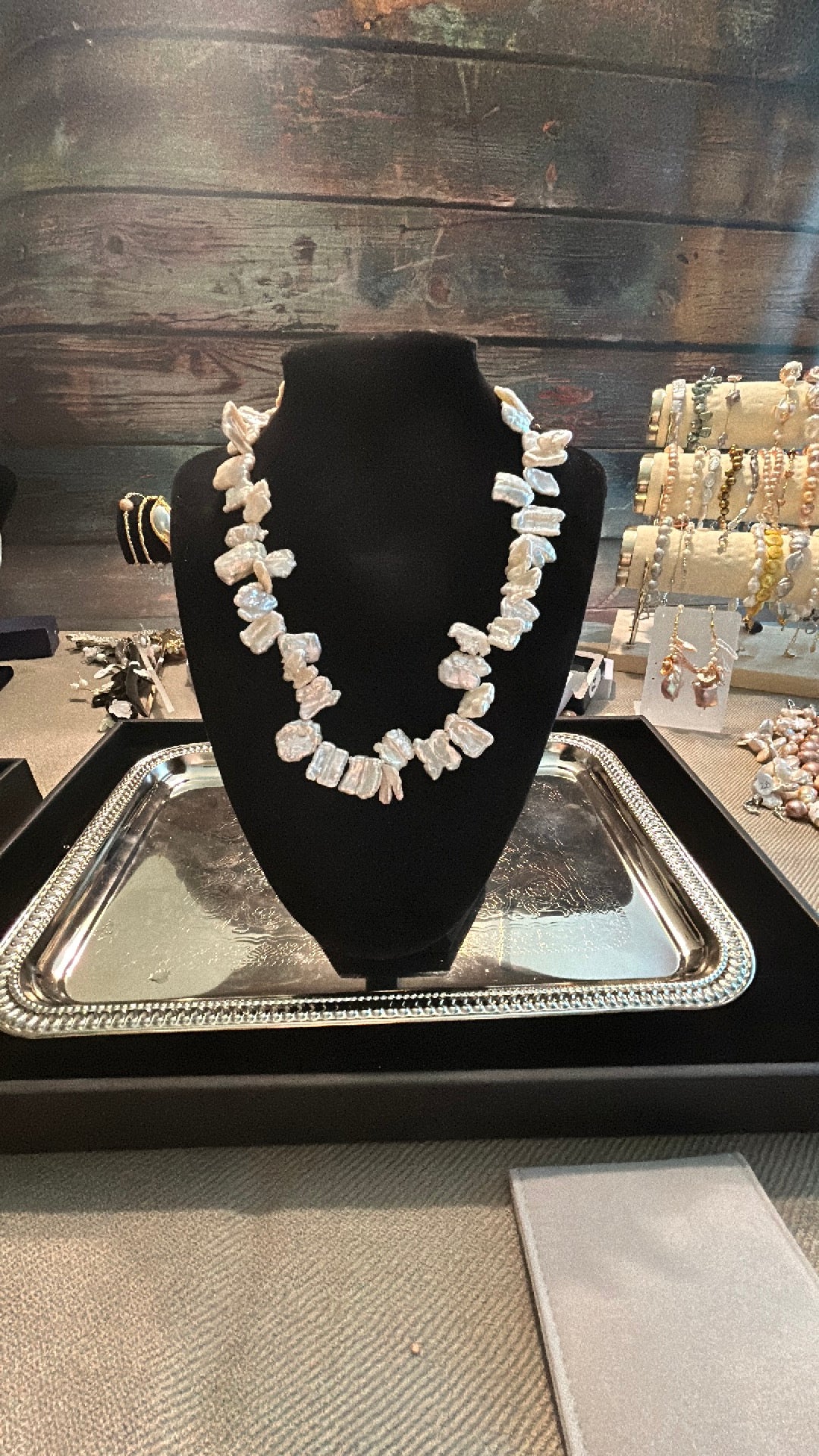 Kashi or petal pearl baroque necklace white