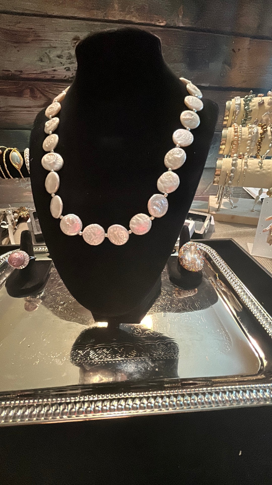 Full round baroque necklace