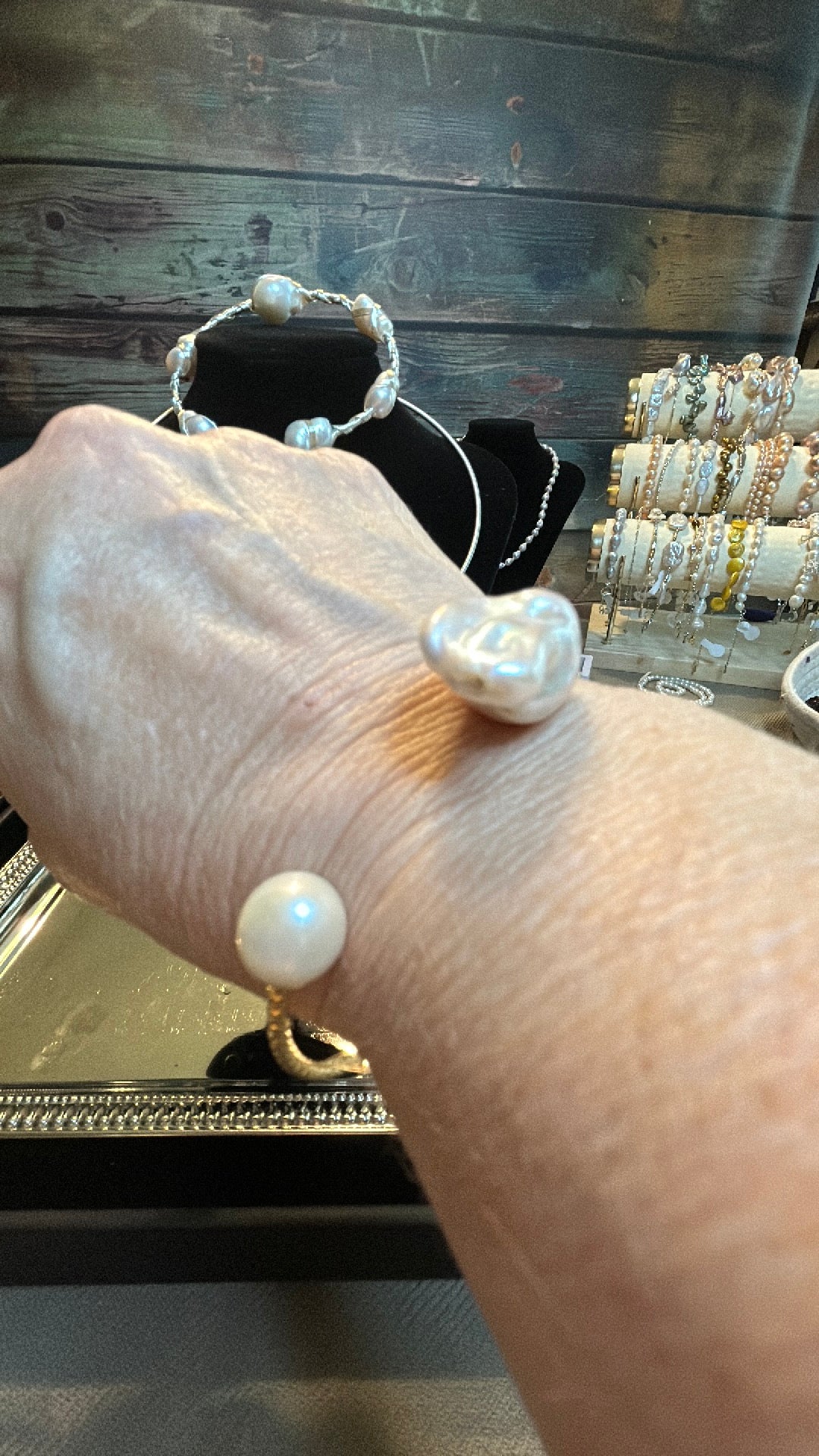 White baroque & Edison bangle bracelet