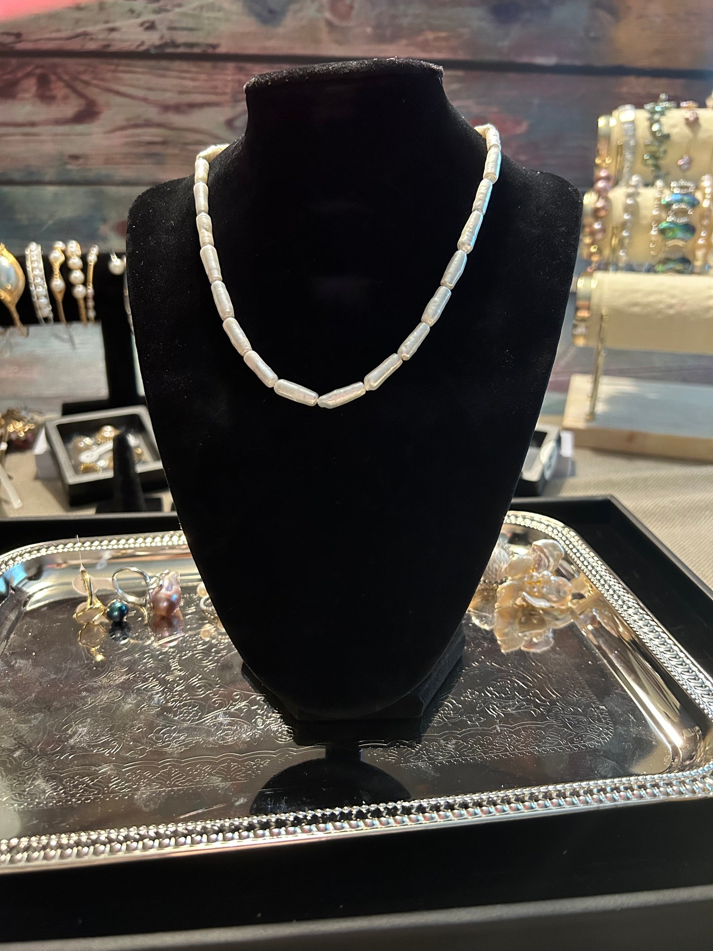 White stick baroque necklace