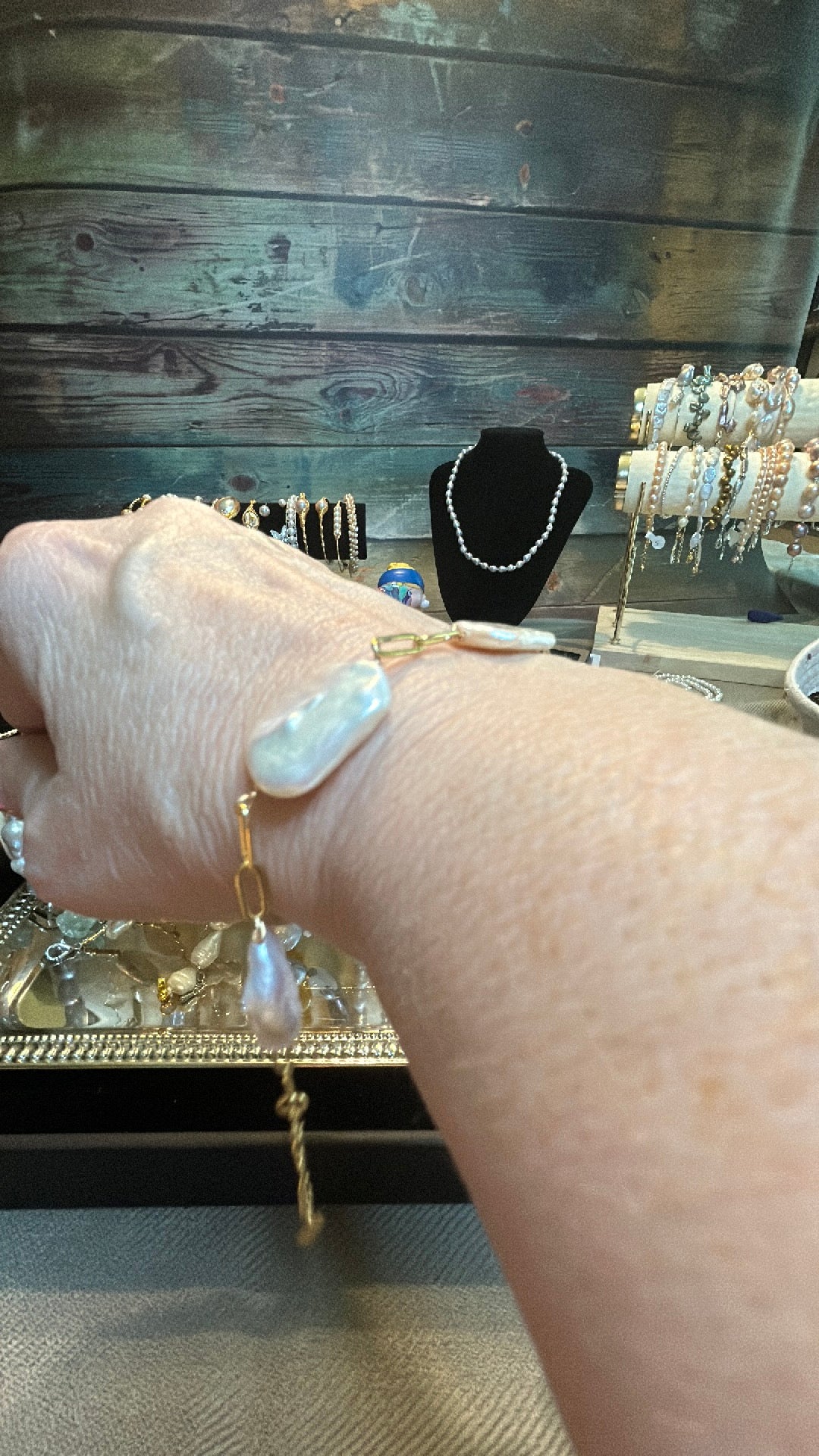 White rectangular baroque bracelet