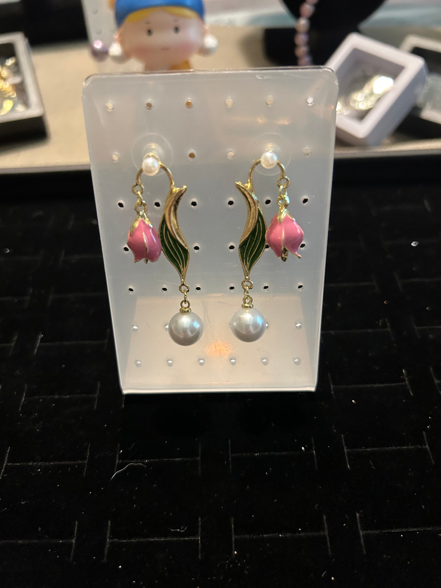 Gorgeous tulip earrings with freshwater pearl
