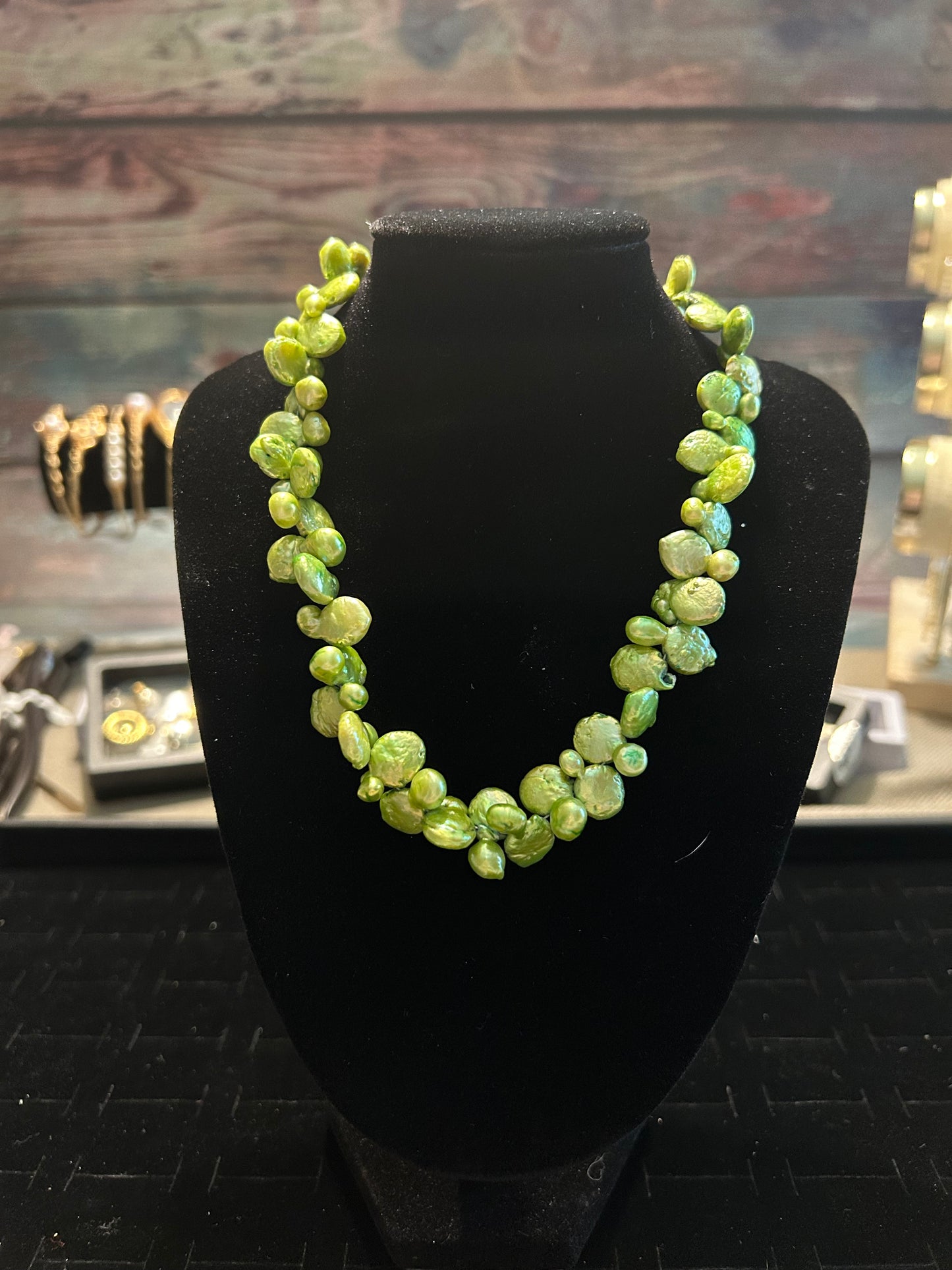 Bright green petal baroque necklace