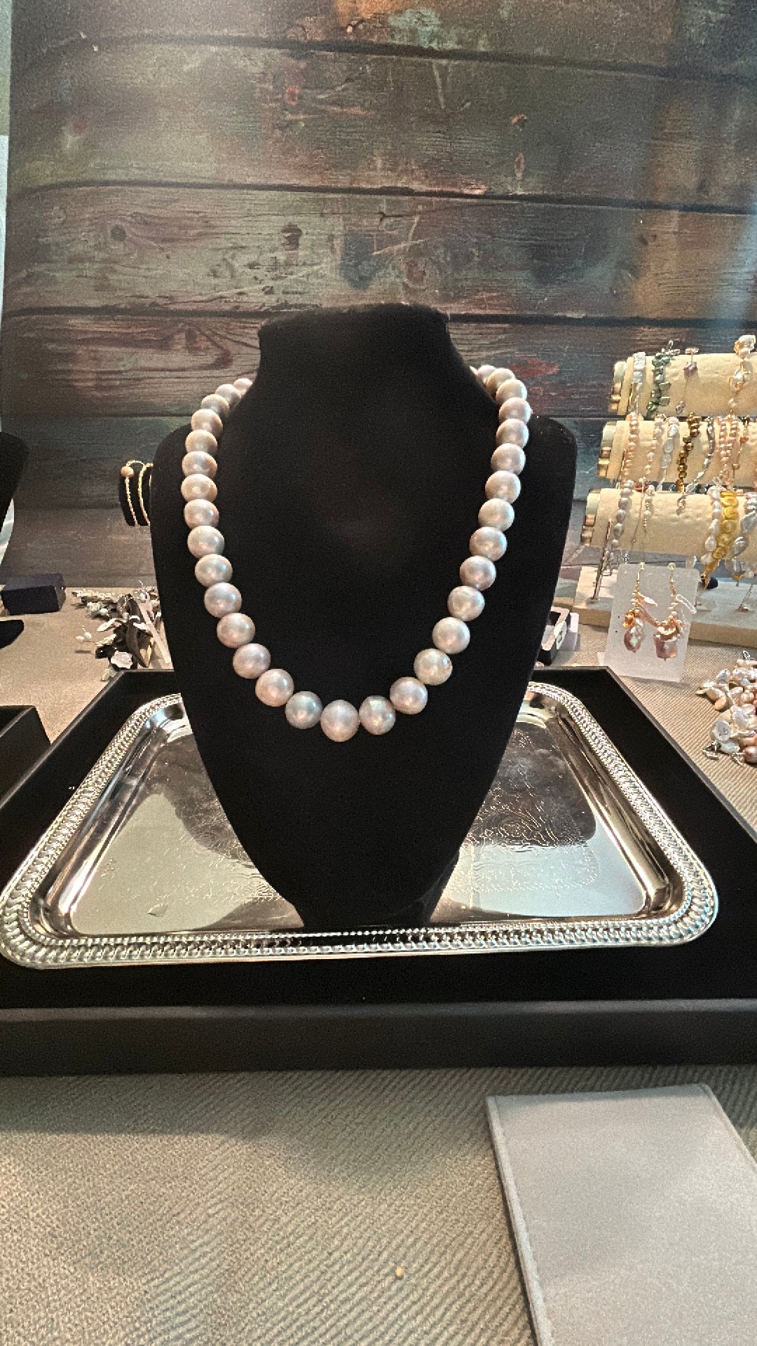 Classic traditional edison pearl necklace