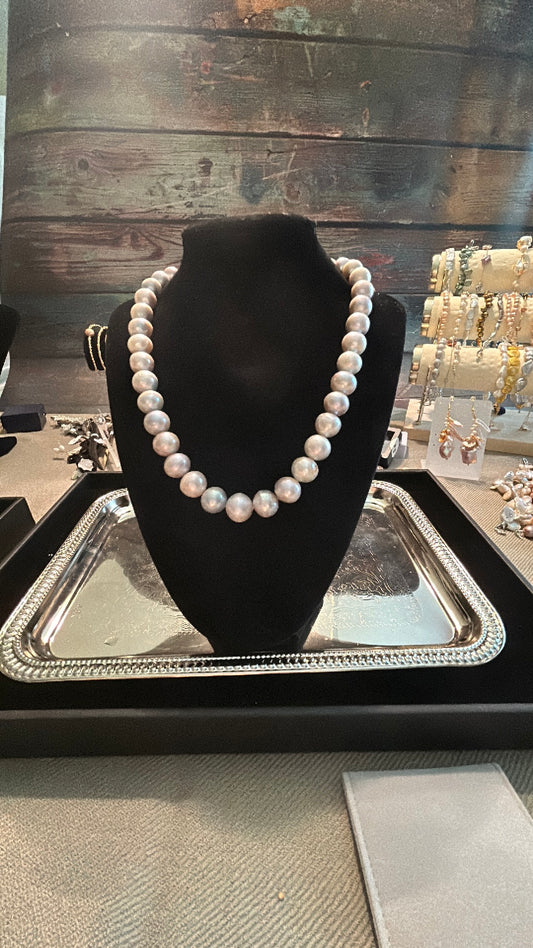 Classic traditional edison pearl necklace