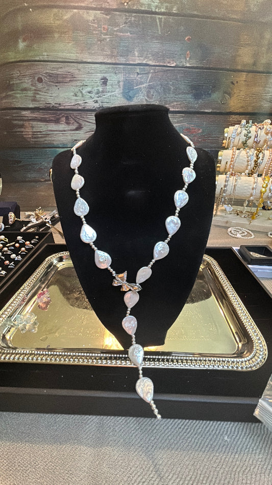 Lariat style white teardrop baroque necklace