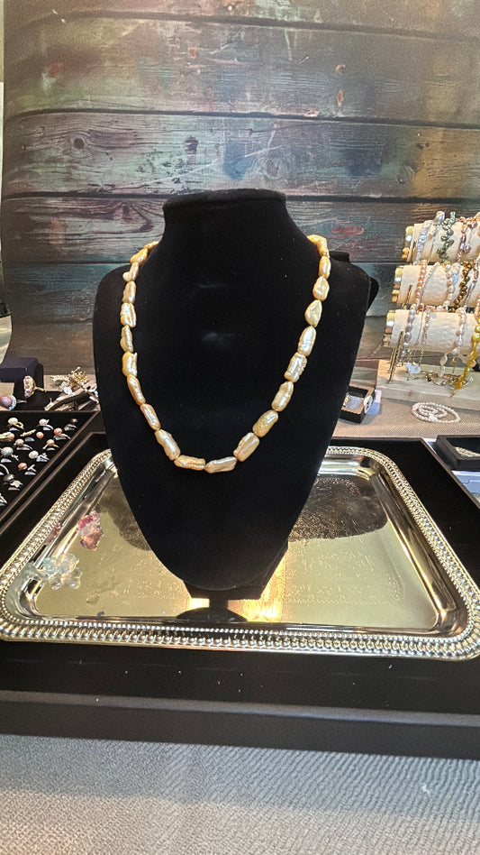 Golden baroque necklace