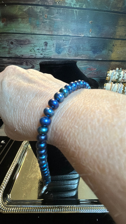 Deep blue freshwater pearl bracelet