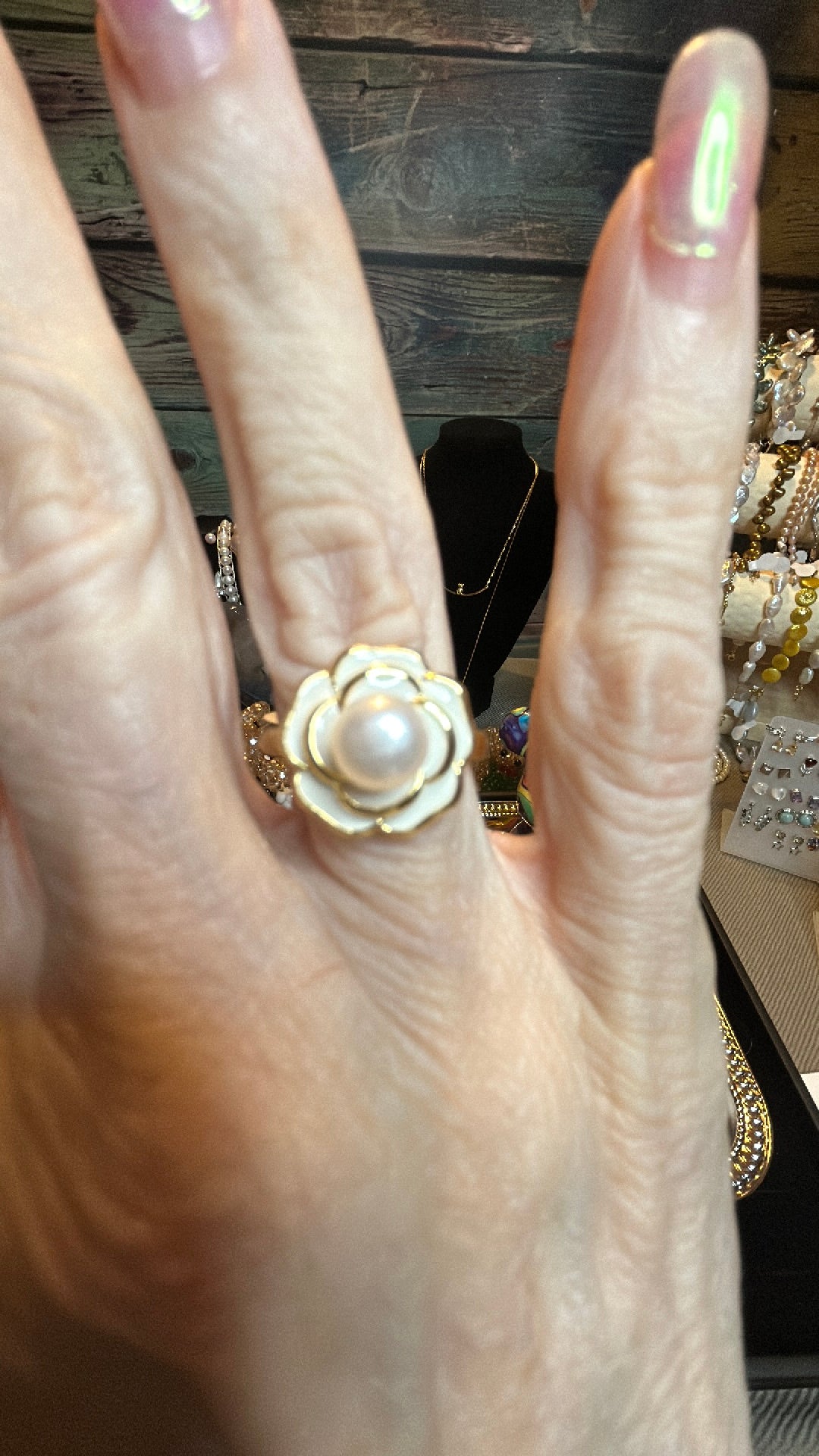 Freshwater & mother of pearl adjustable ring