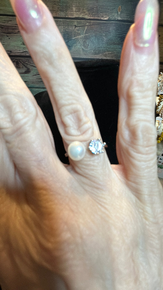 White freshwater pearl & CZ adjustable ring