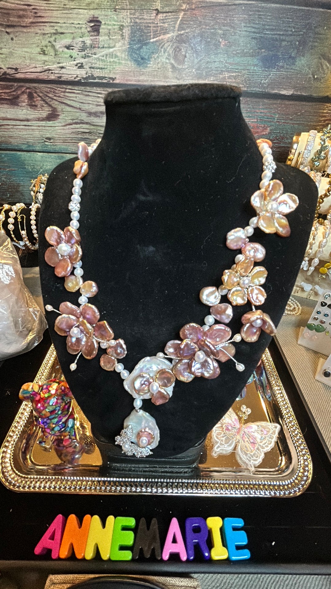 Stunning multiple baroque flower necklace with pendant