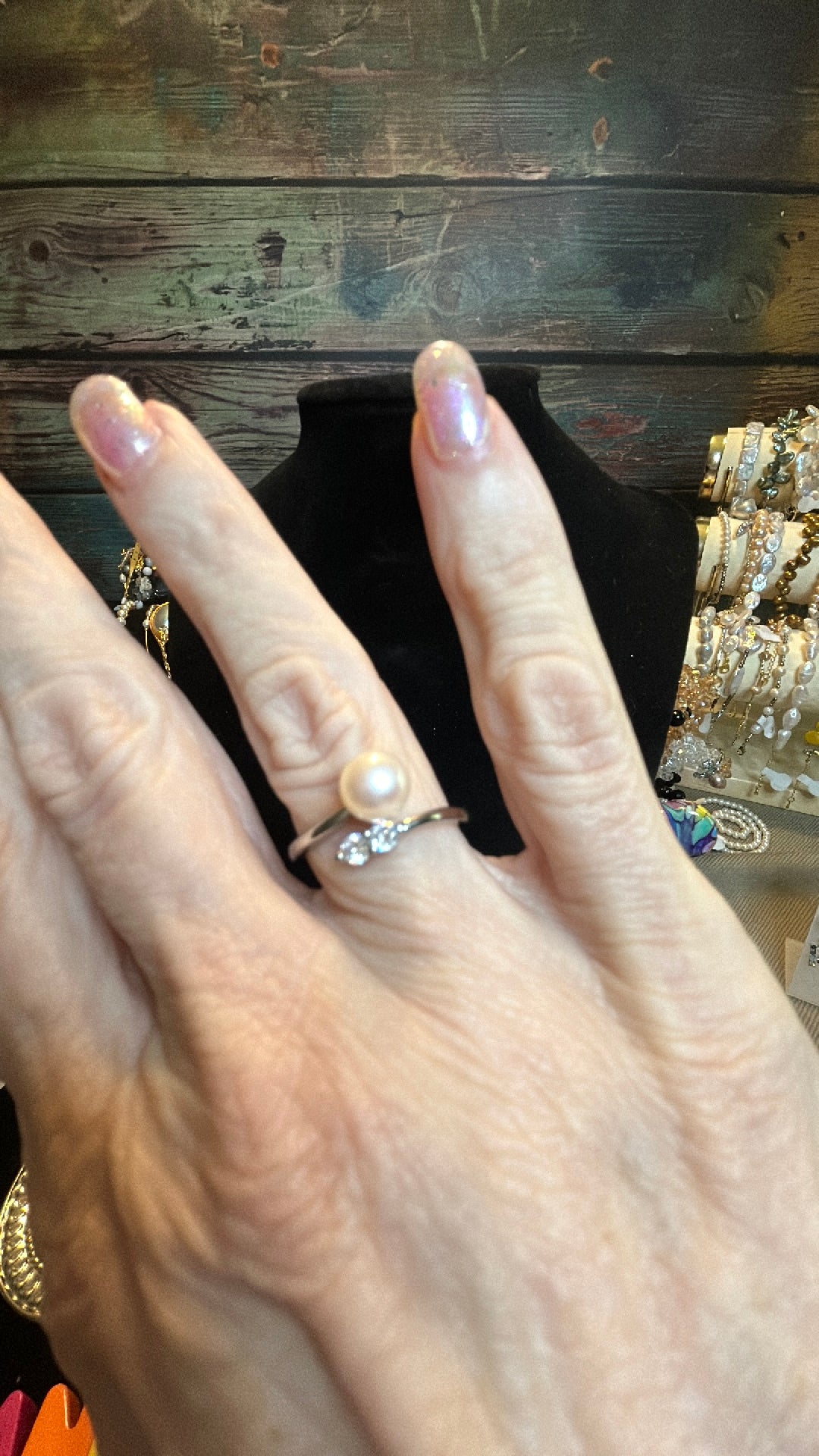 Single white freshwater pearl ring