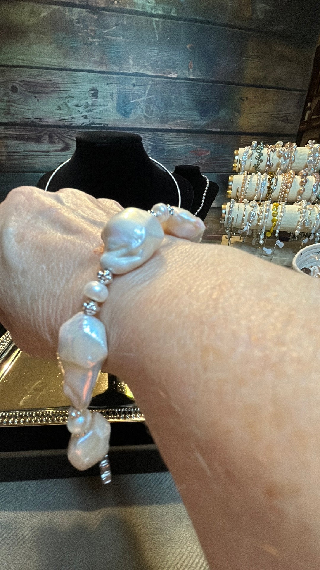 White large baroque & freshwater pearl bracelet