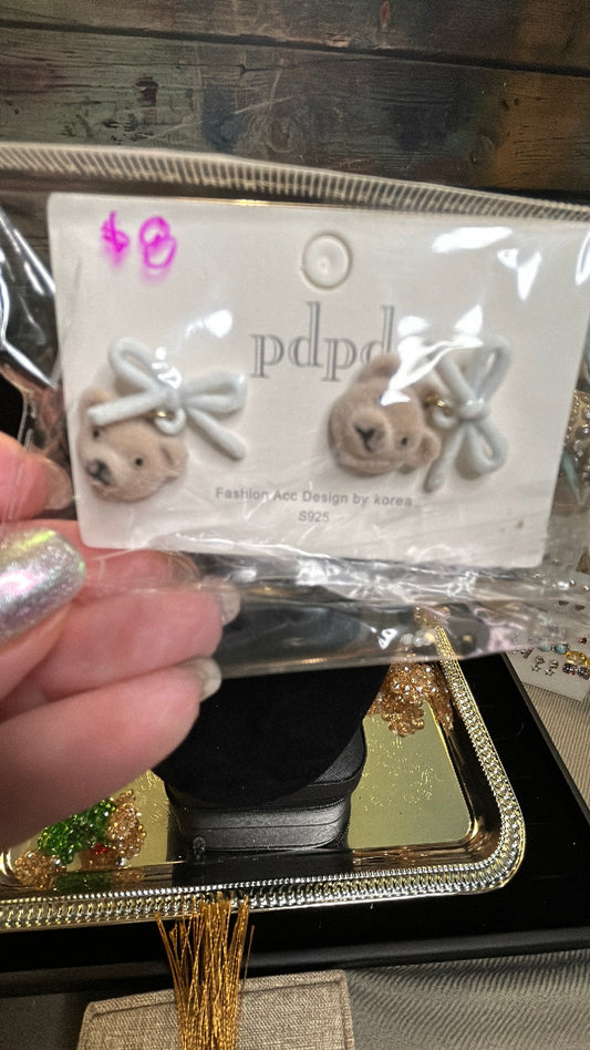 Teddy bear earrings with bow