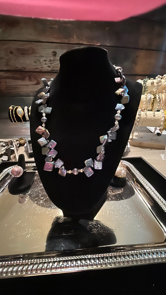 Dark petal baroque necklace