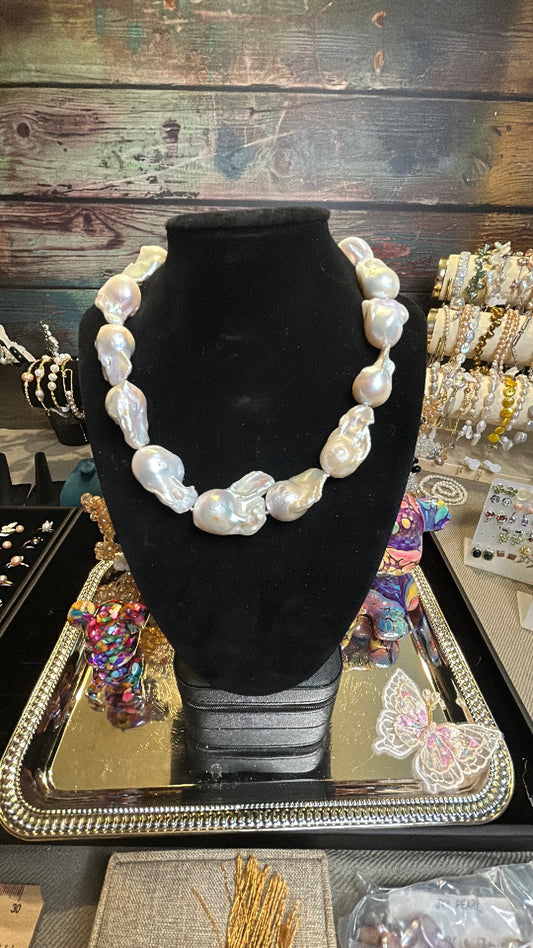 Unique white full string baroque necklace