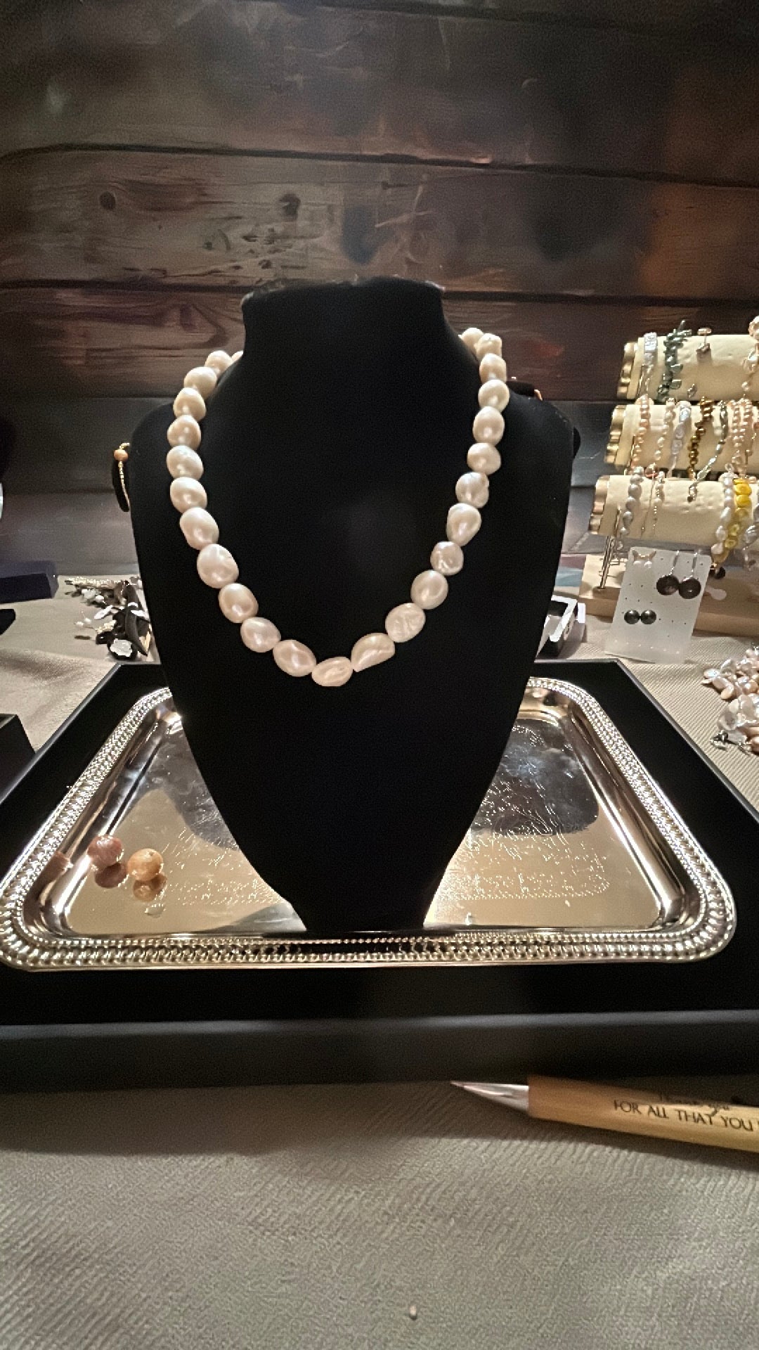 Amazing white classic pearl necklace