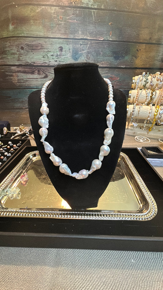 White baroque & freshwater pearl necklace