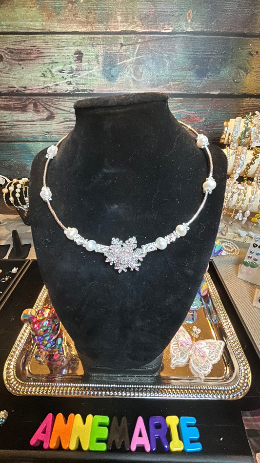 Snowflake pearl choker