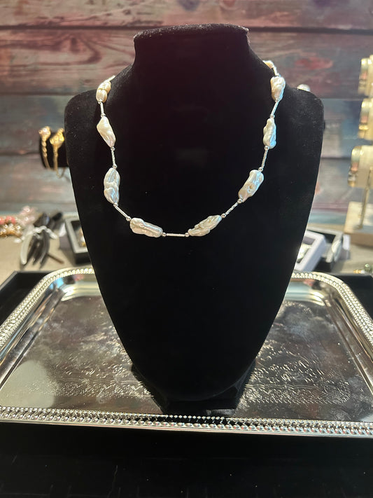 Small baroque necklace