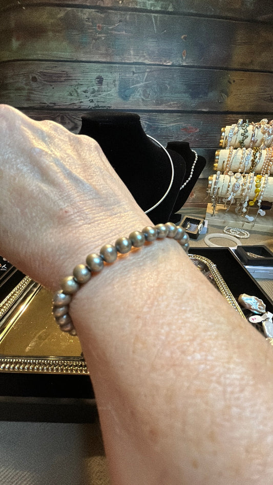 Green rainbow freshwater pearl stretch bracelet