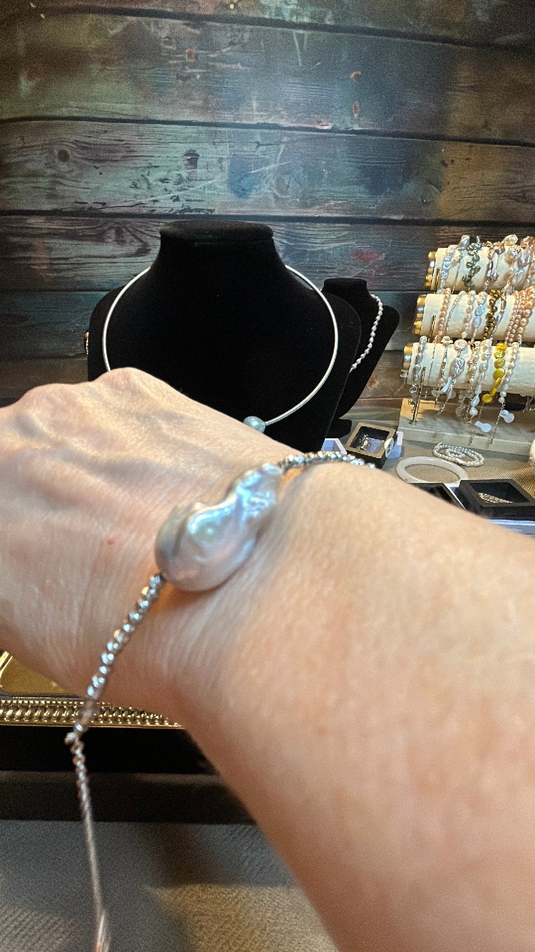 Single silver baroque bracelet