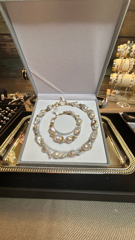 Stunning full baroque necklace & bracelet set