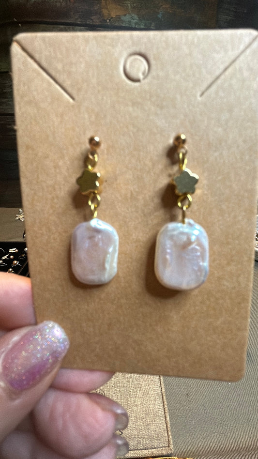 White baroque earrings with golden stars