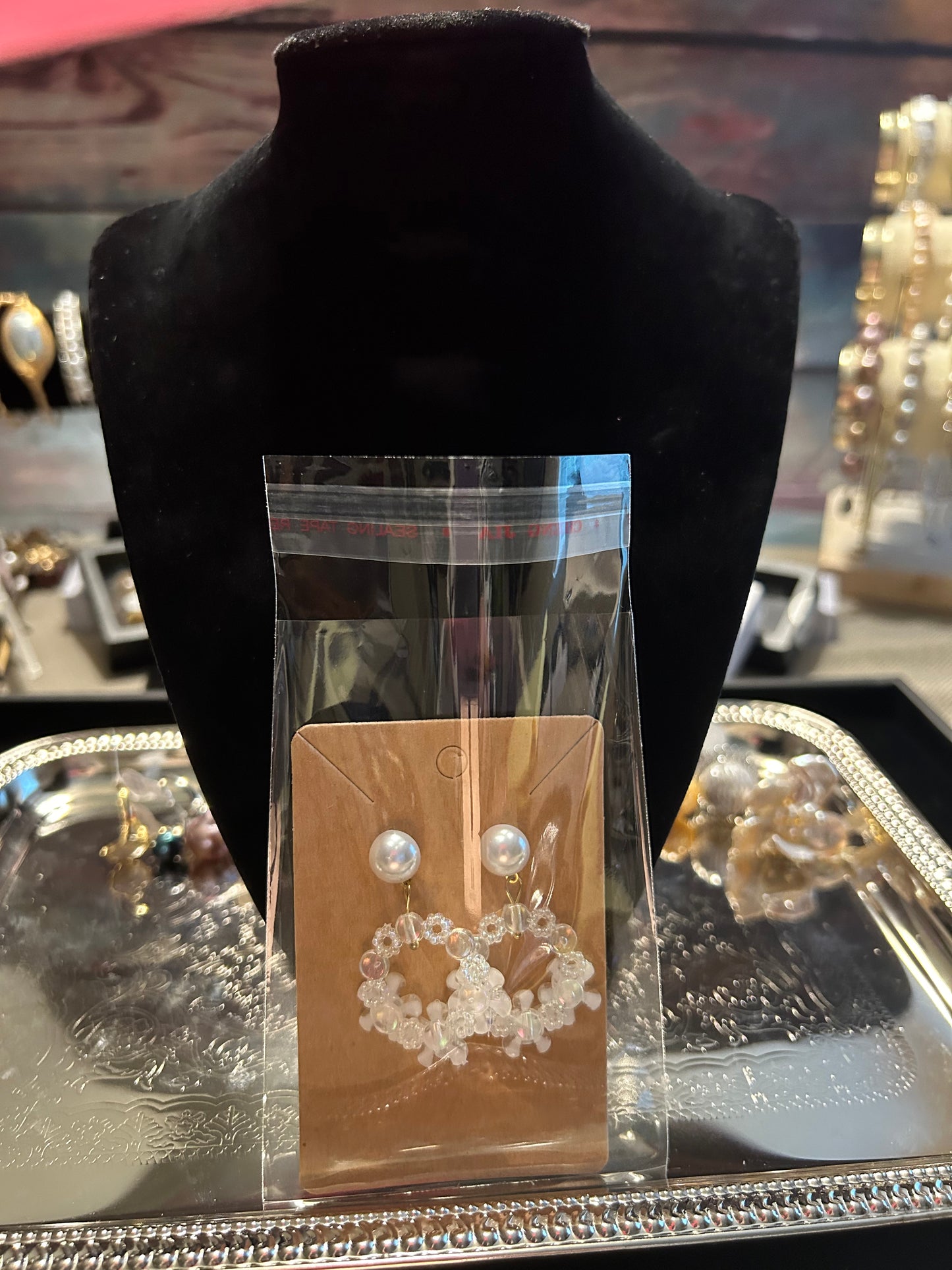 Freshwater pearl earrings with crystal wreath