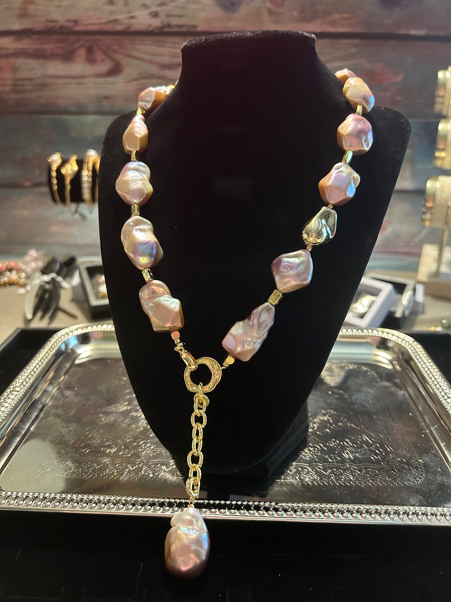 Lariat style baroque necklace