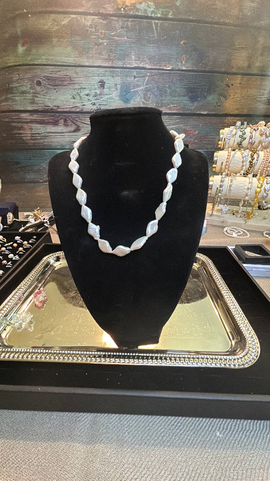 White diamond shaped baroque necklace