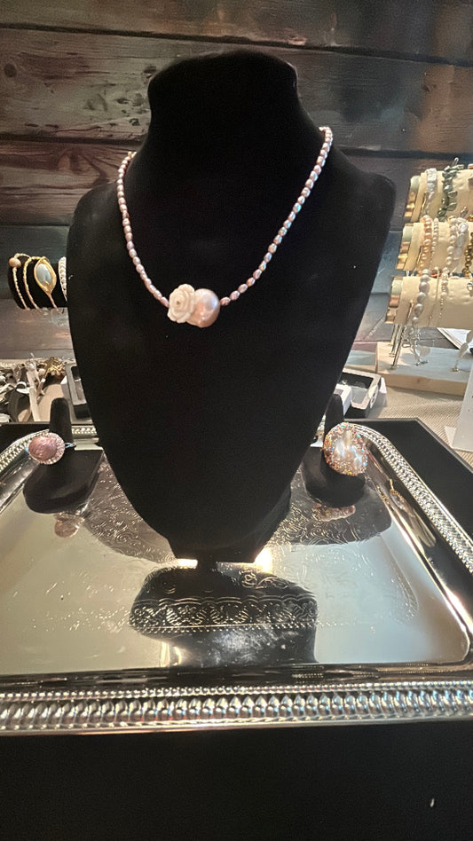 Freshwater pink pearl necklace with baroque pendant