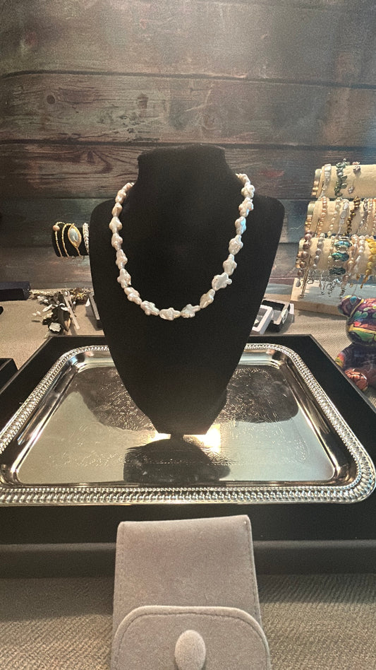 Cross shaped baroque necklace