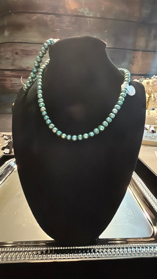 Deep green freshwater pearl necklace & bracelet set