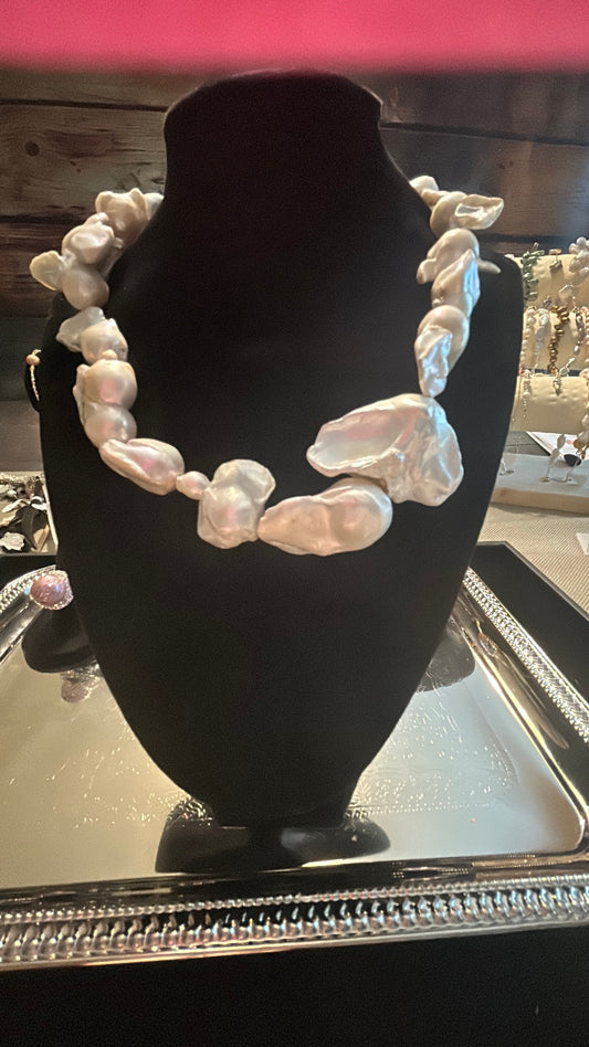 Breathtakingly beautiful full white baroque necklace