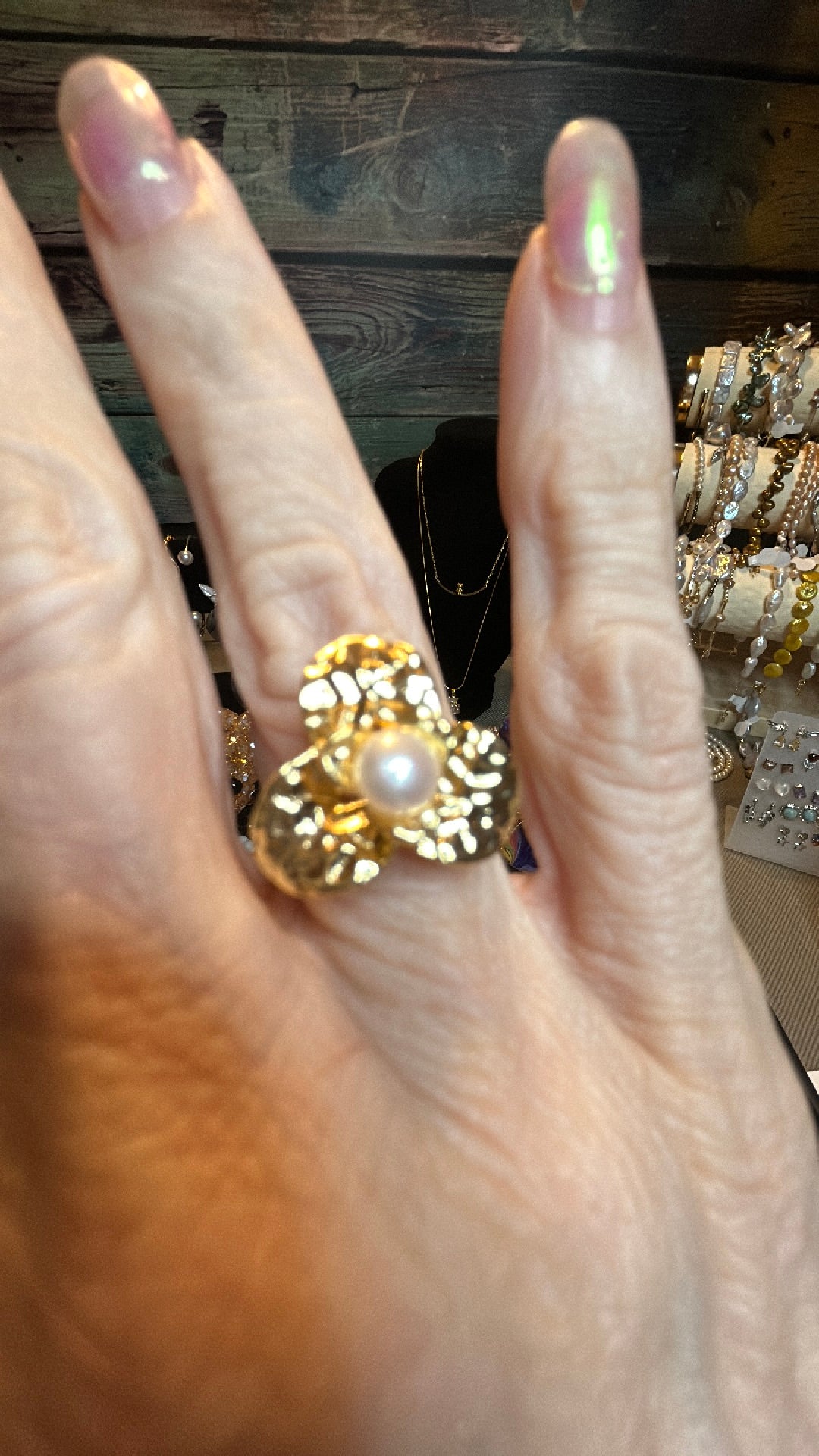 Clover freshwater white pearl adjustable ring