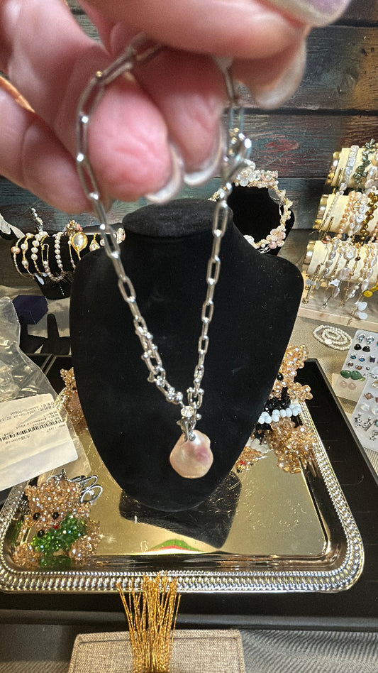 Dangling baroque bracelet