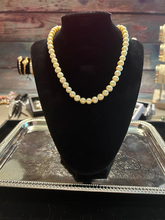 Soft yellow freshwater pearl necklace
