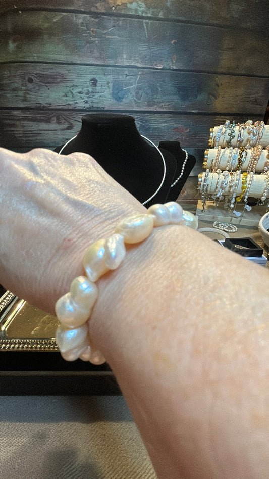 Ivory baroque stretch bracelet
